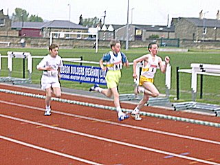 Ian Wainwright (left) U13 800m