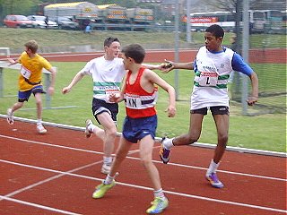 Lee Speight handing to Martyn Bernard U15 4x100m